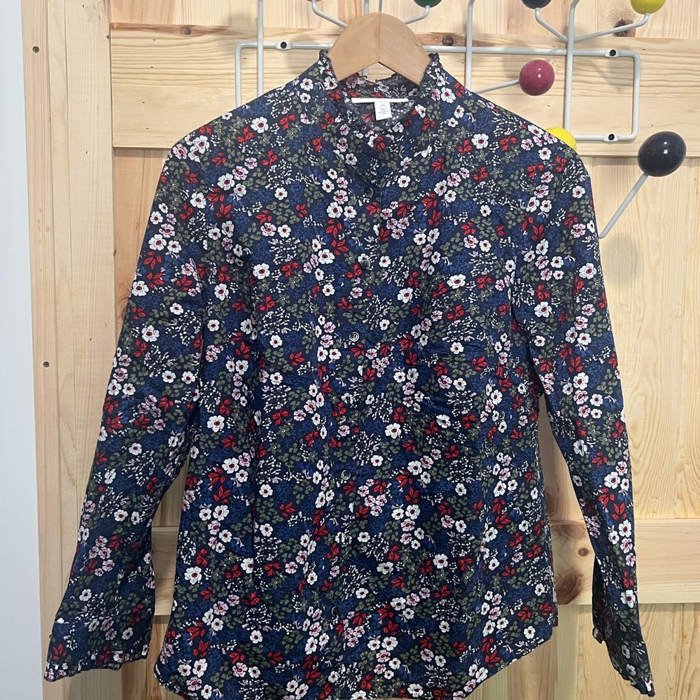 1901 Floral Button-Up Blouse in Medium